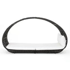 Lit de jour d'extérieur en osier avec auvent et coussins résistants à l'eau