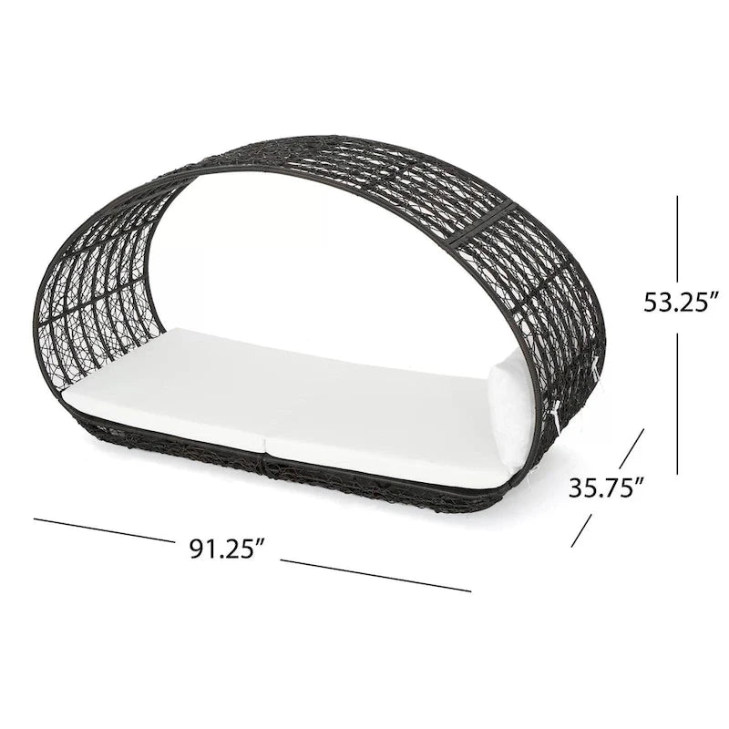 Lit de jour d'extérieur en osier avec auvent et coussins résistants à l'eau