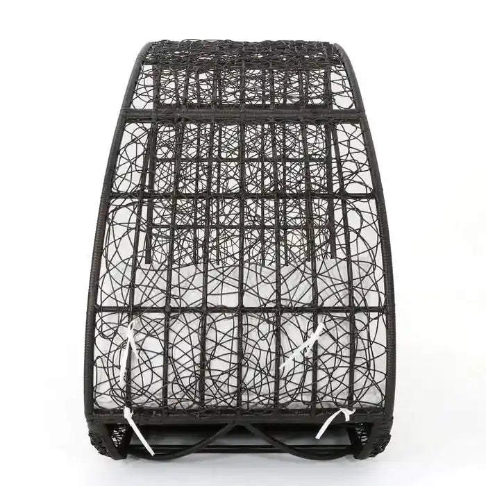 Lit de jour d'extérieur en osier avec auvent et coussins résistants à l'eau