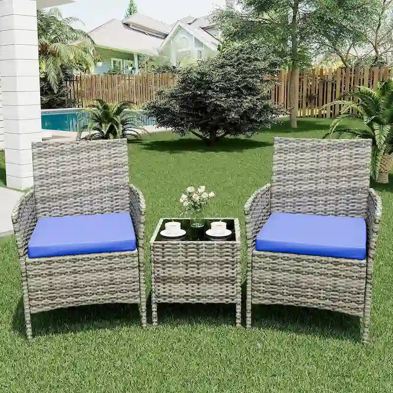 Ensemble de 3 chaises en rotin tressé avec table basse en verre