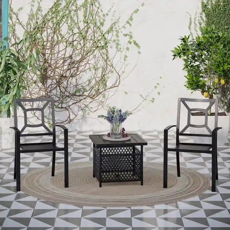 Ensemble bistro de patio MAISON ARTS comprenant une table basse avec parasol et 2 chaises empilables.