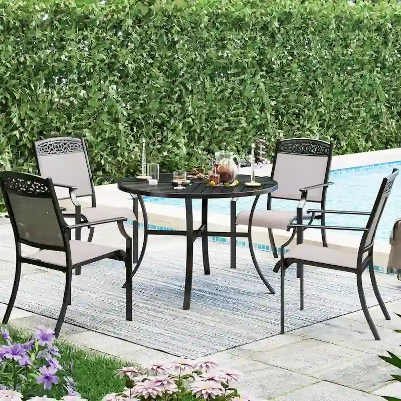 Ensemble de salle à manger d'extérieur 5 pièces, comprenant 4 chaises pivotantes avec structure en aluminium et revêtement en tissu textilene respirant, et 1 table ronde en métal.