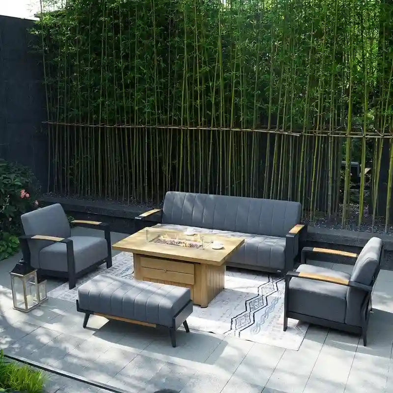 Ensemble de conversation de patio 5 pièces en acrylique avec table et banc en mousse, comprenant un foyer et un banc.