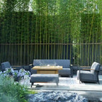 Ensemble de conversation de patio 5 pièces en acrylique avec table et banc en mousse, comprenant un foyer et un banc.