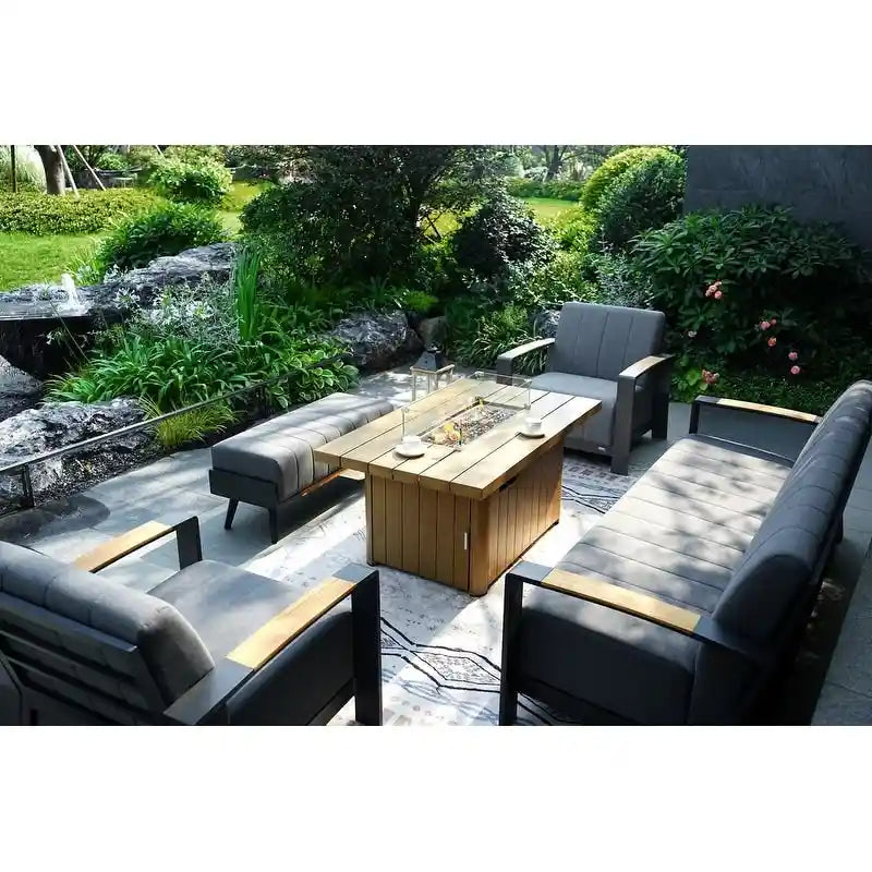 Ensemble de conversation de patio 5 pièces en acrylique avec table et banc en mousse, comprenant un foyer et un banc.