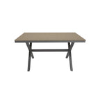 Table de salle à manger d'extérieur rectangulaire avec revêtement imitation bois.