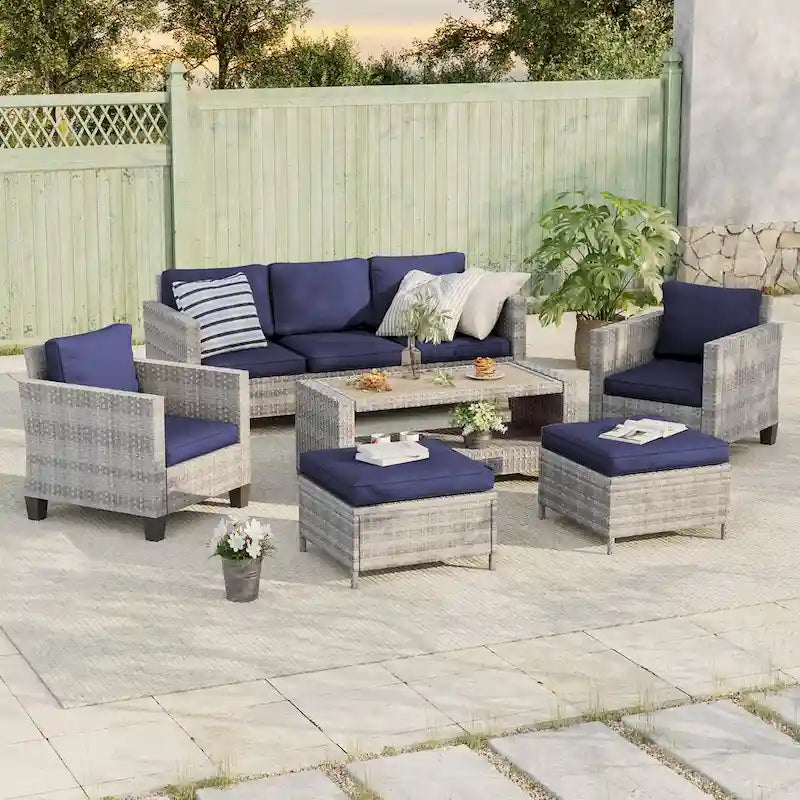 Ensemble de canapé de patio BONOSUKI 6 pièces en rotin gris avec poufs et table basse.