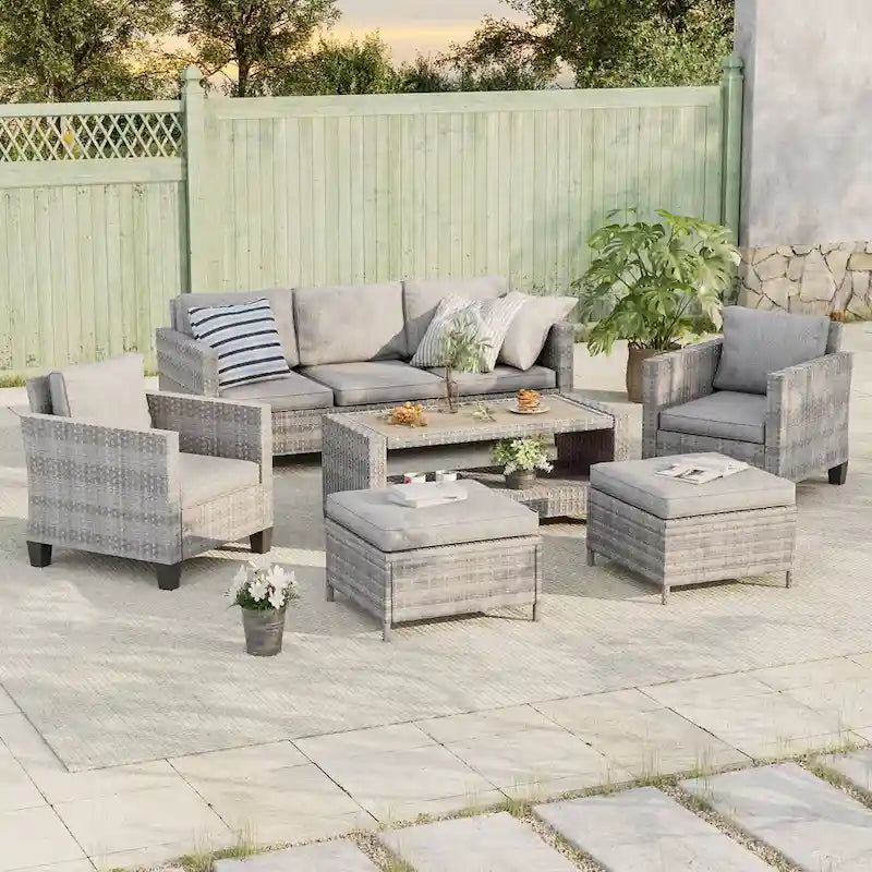 Ensemble de canapé de patio BONOSUKI 6 pièces en rotin gris avec poufs et table basse.
