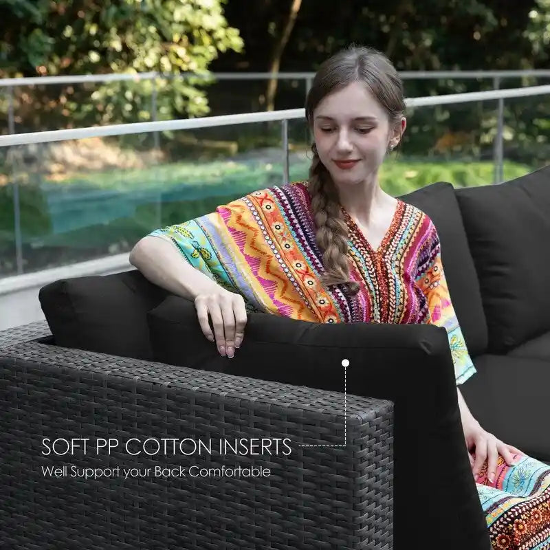 Ensemble de mobilier de jardin en résine tressée FINCATI, canapé d'angle avec table.